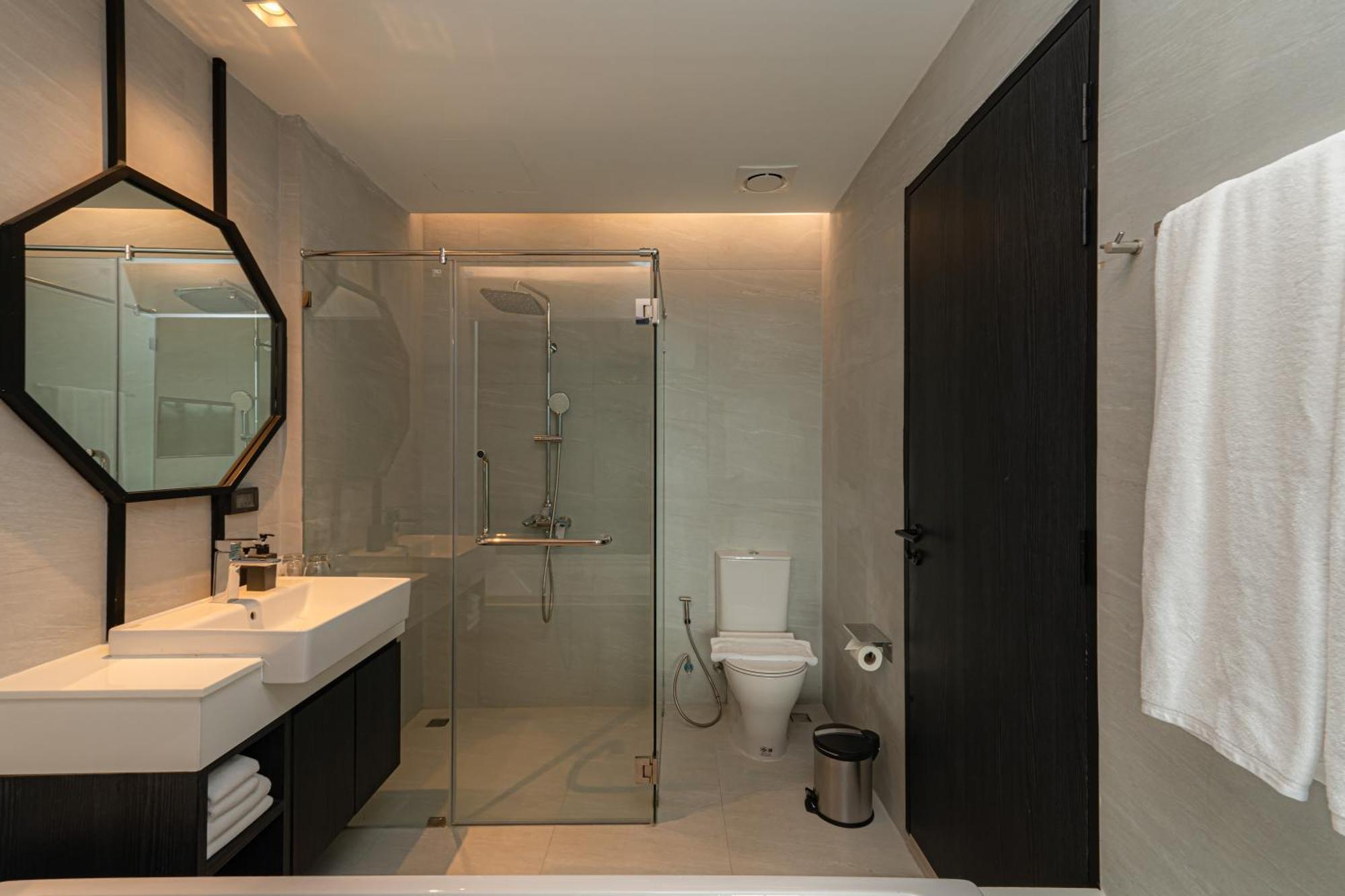 Suite Bathtub