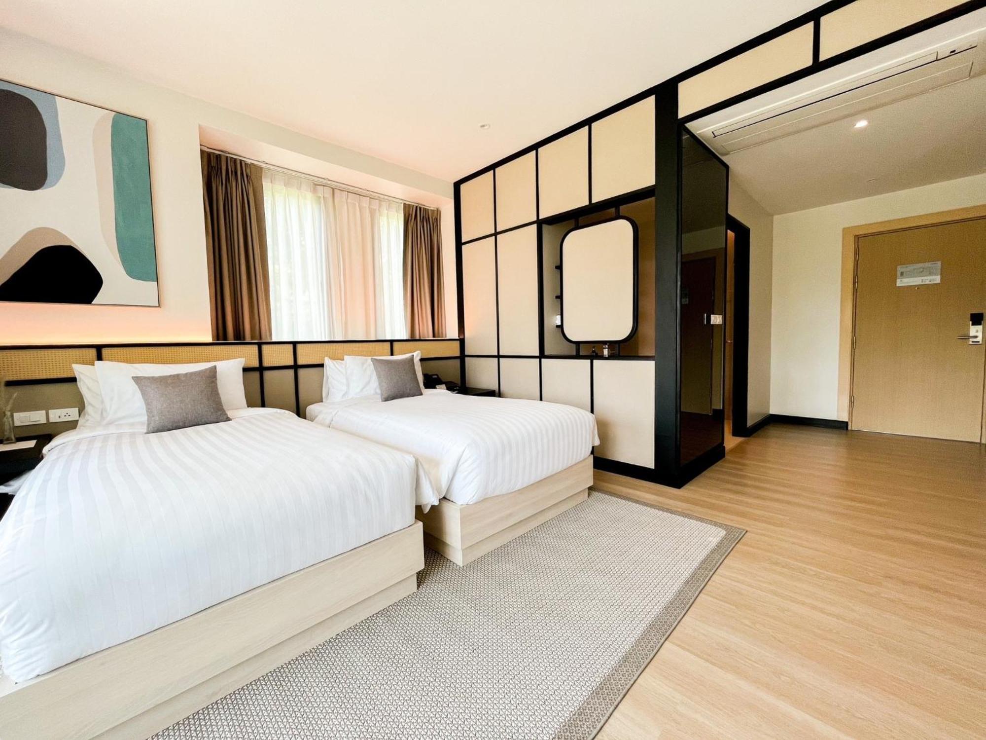 Deluxe Corner Twin bed