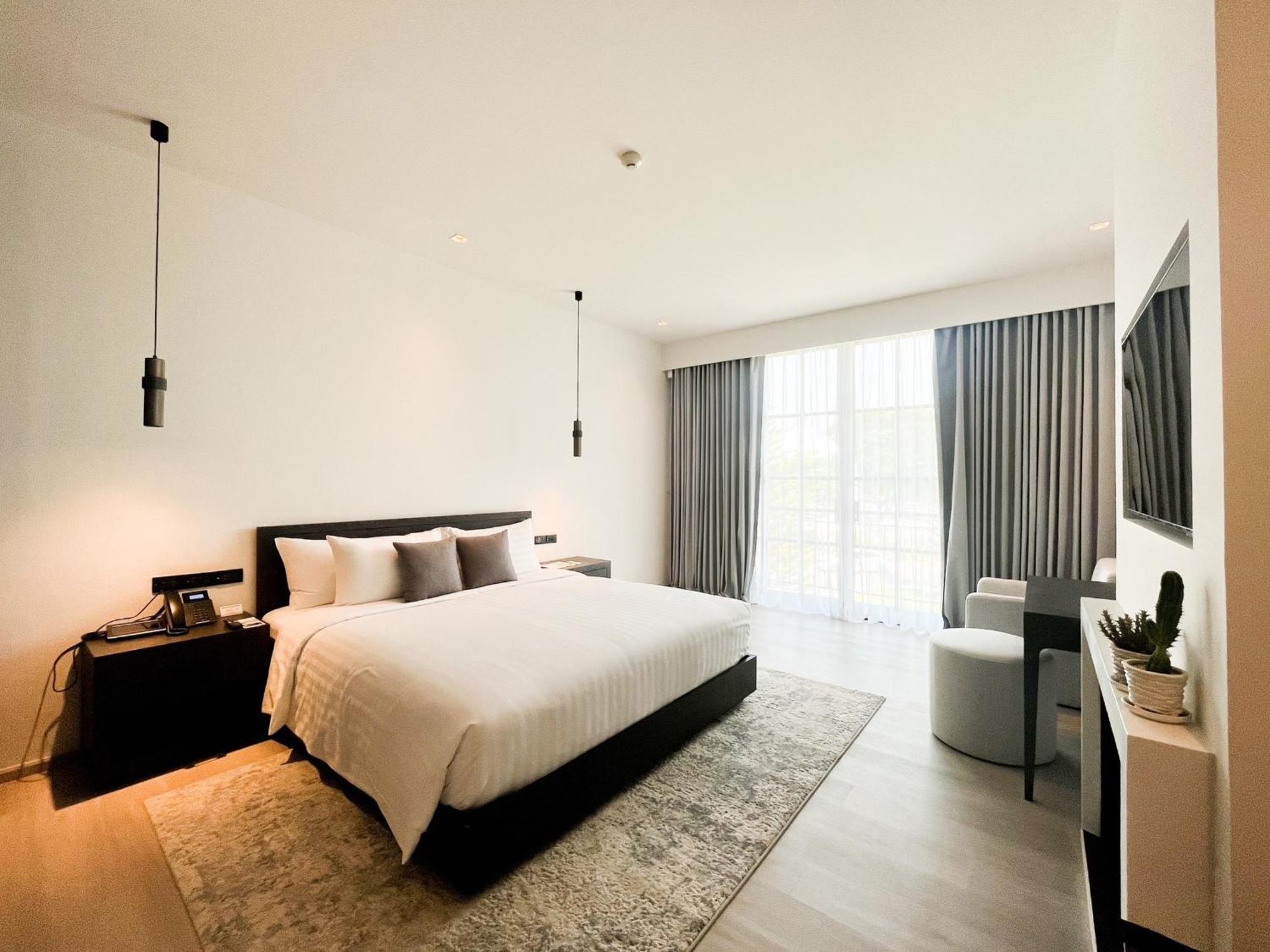 Suite Bathtub
