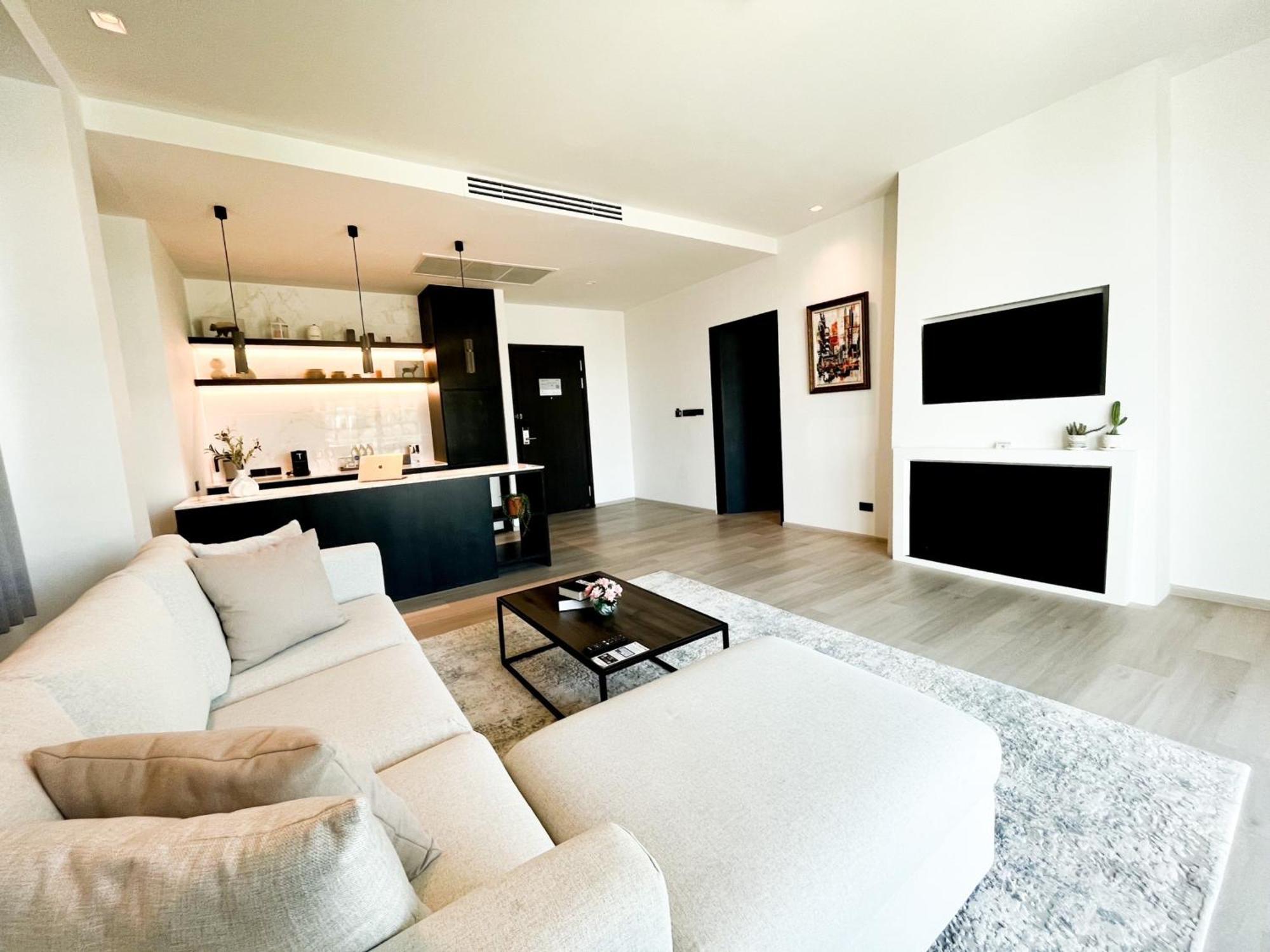 Suite Bathtub