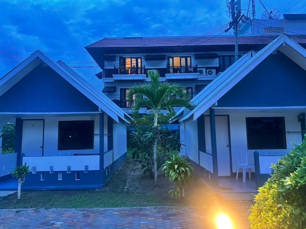 Bungalow Garden View