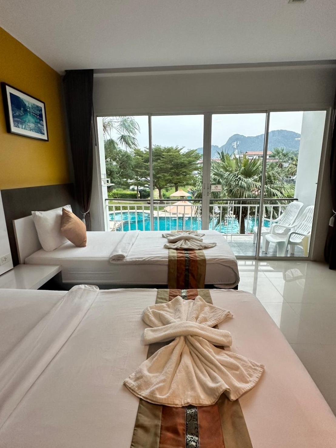 Twin Room Pool View
