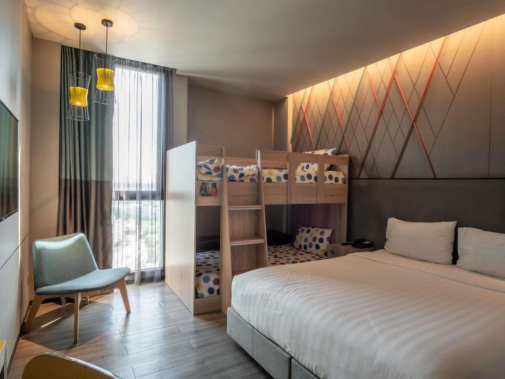 Familiekamer met 1 Kingsize Bed en 1 Stapelbed