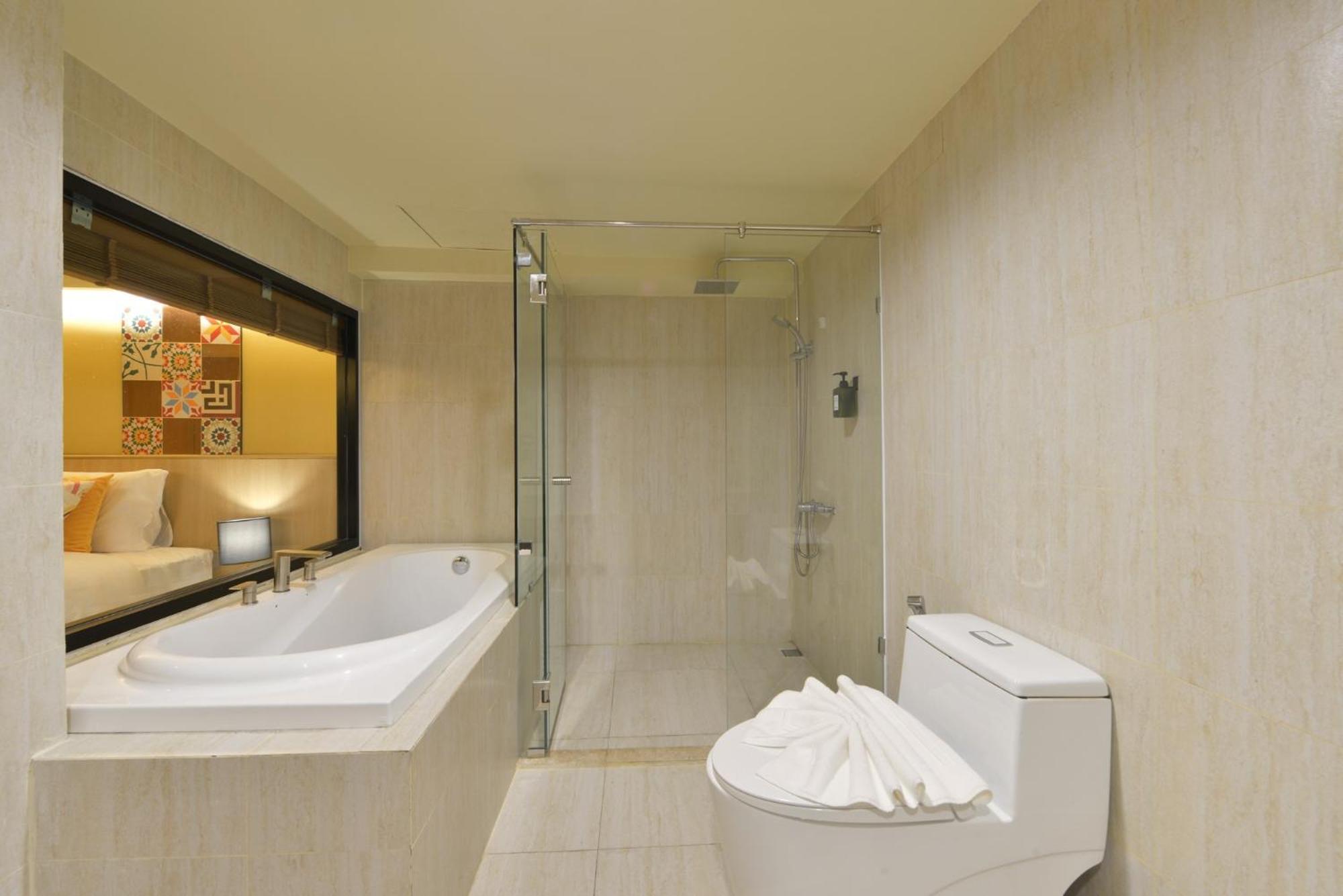 Executive Twin Room Bath Tub