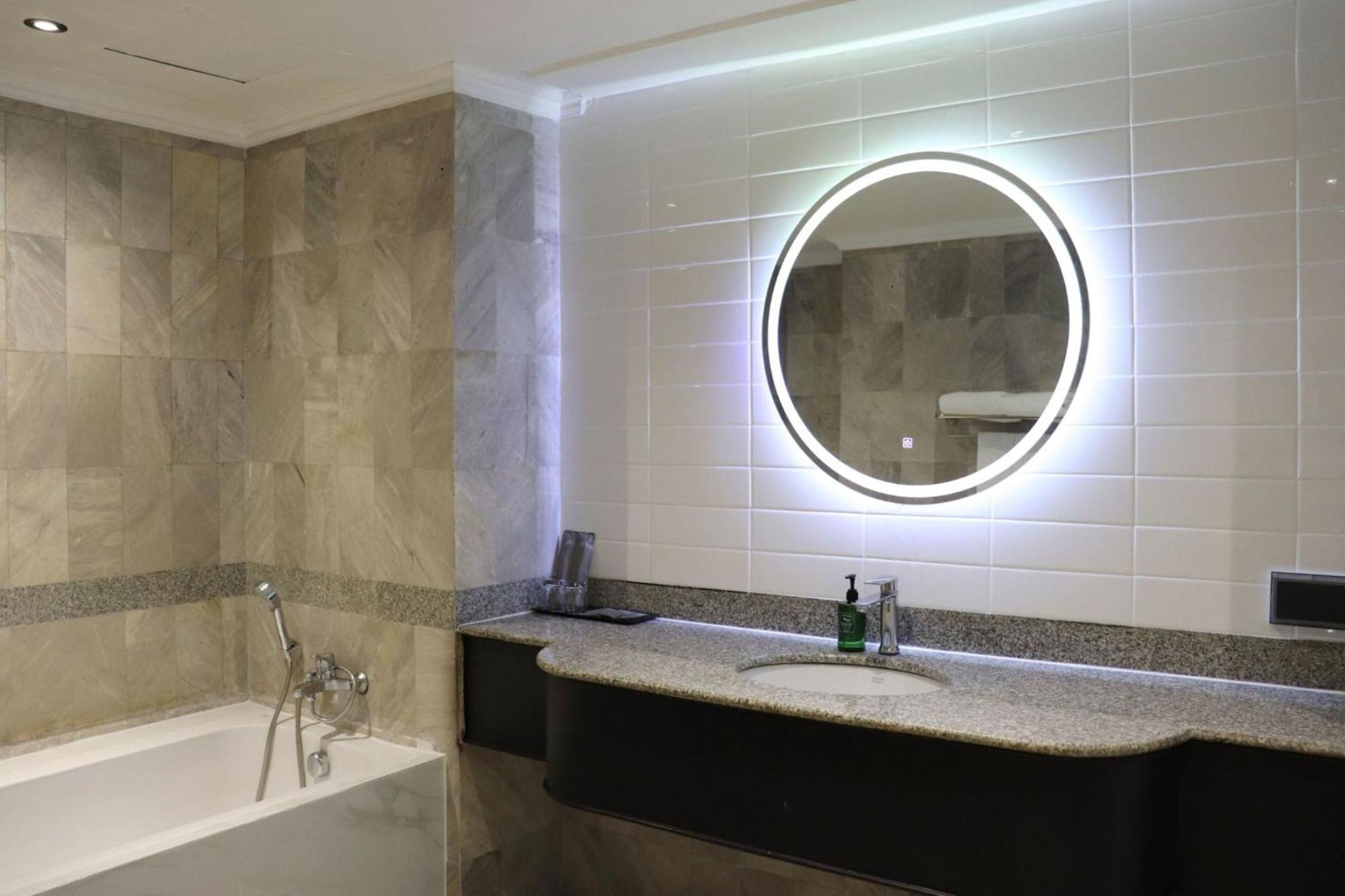 Premium Suite Room With Bathtub