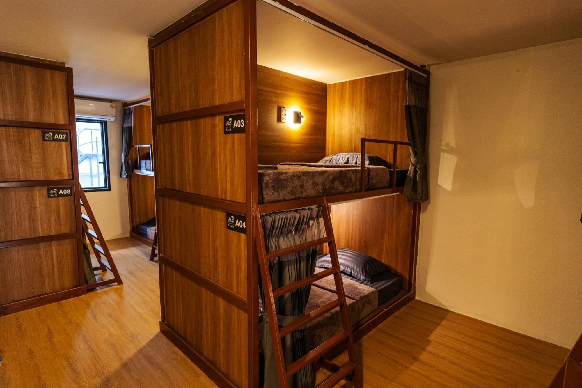 Bed 8-Bed Mixed Dormitory Room