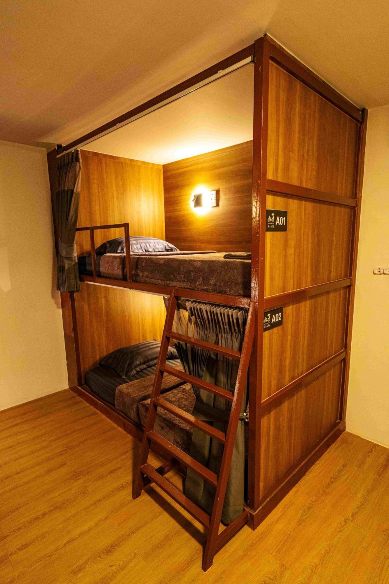 Bed 8-Bed Mixed Dormitory Room
