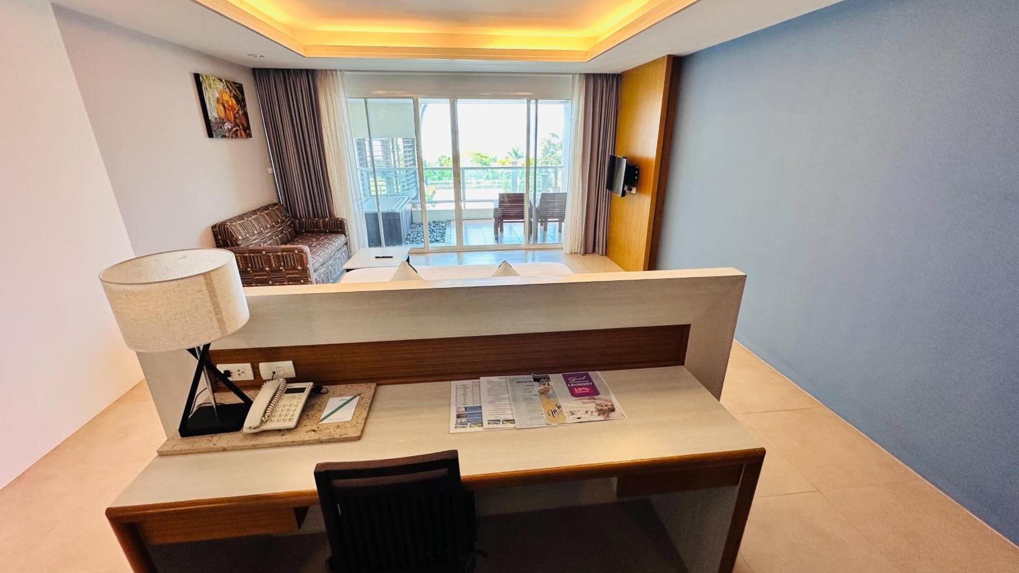 Deluxe Jacuzzi Sea View