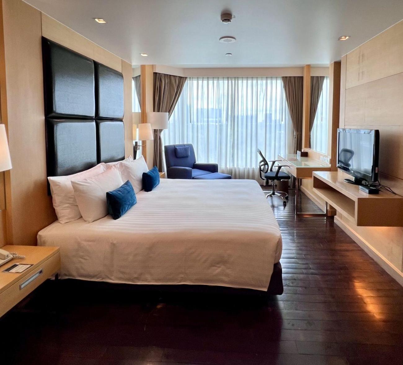 Premium One Bedroom Suite City View