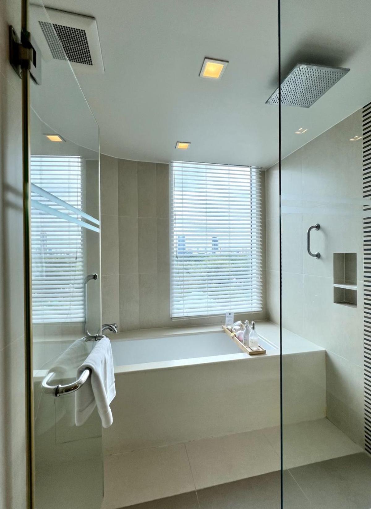 Premium One Bedroom Suite City View