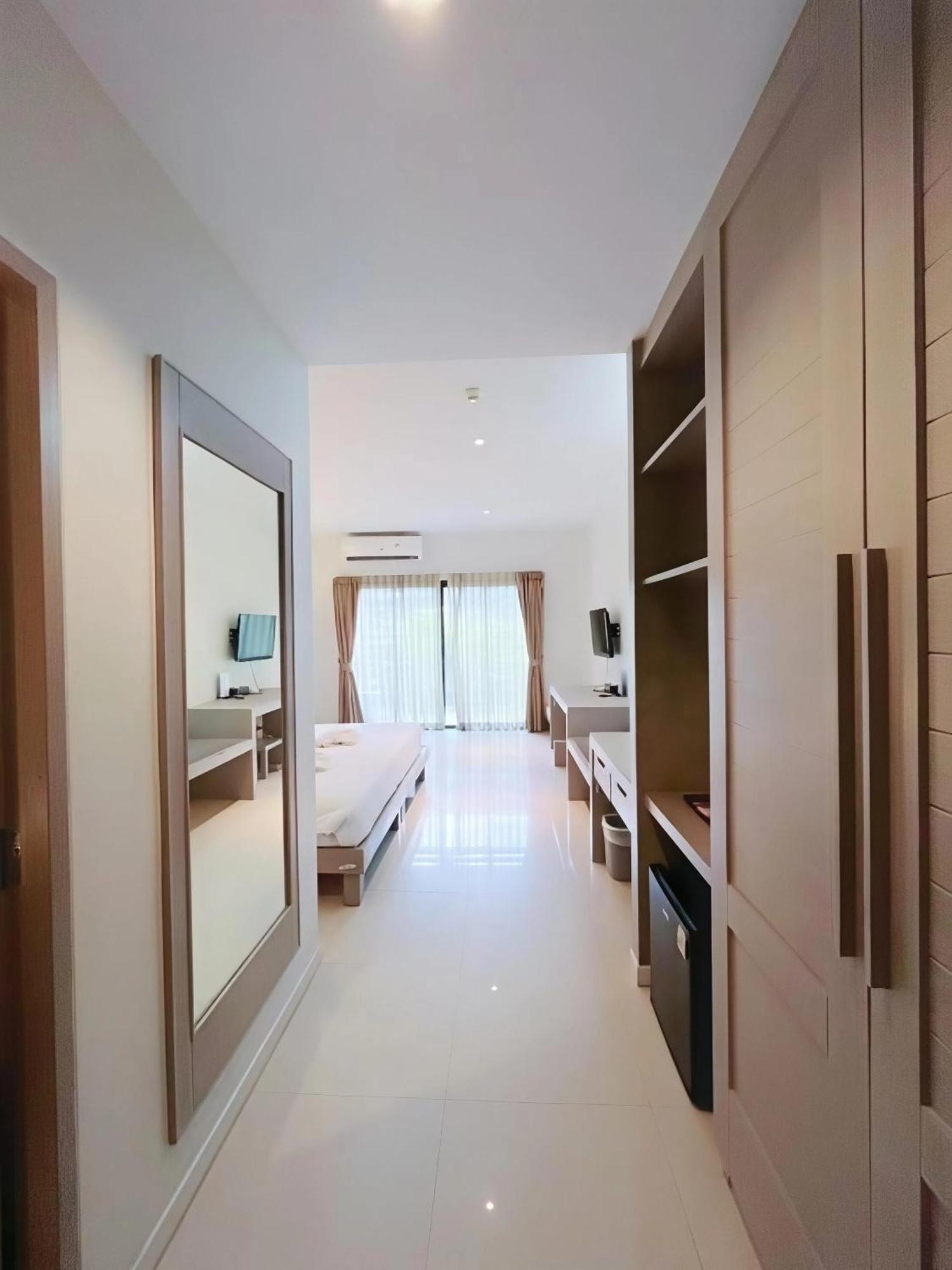 Deluxe Double or Twin Room with City View,1742715982:JPEG