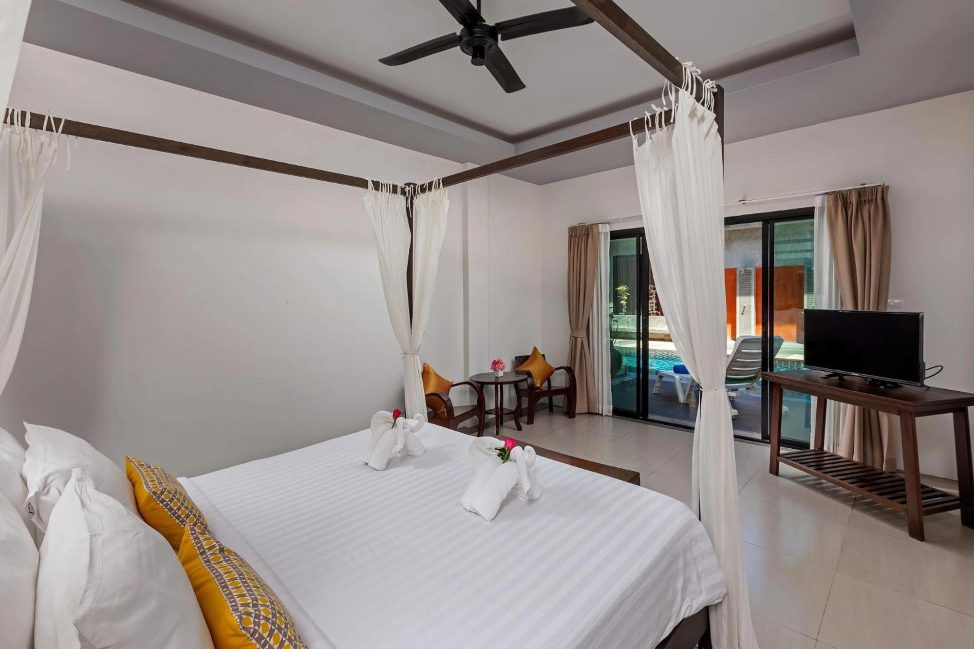 Deluxe Double Room with Pool Access,1742716027:JPEG