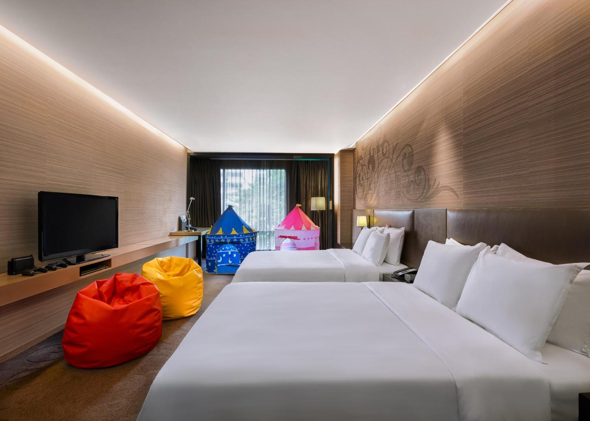 Paradox Family Two Queen Room