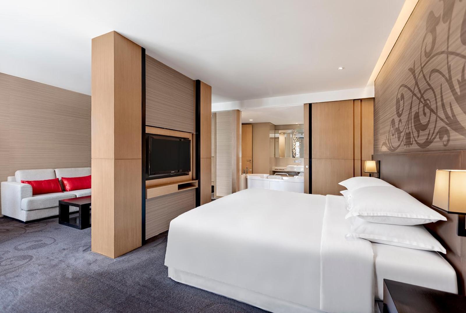 Studio King Suite