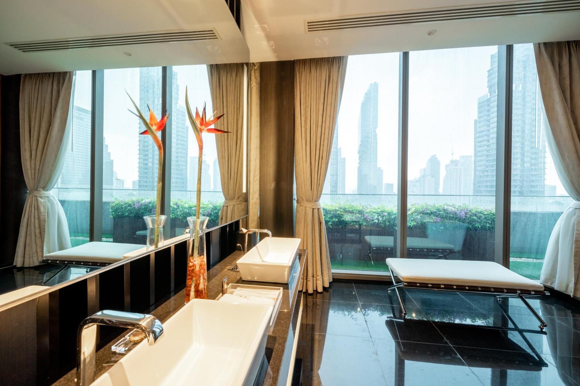 AMARA SUITE Lounge Access Benefits