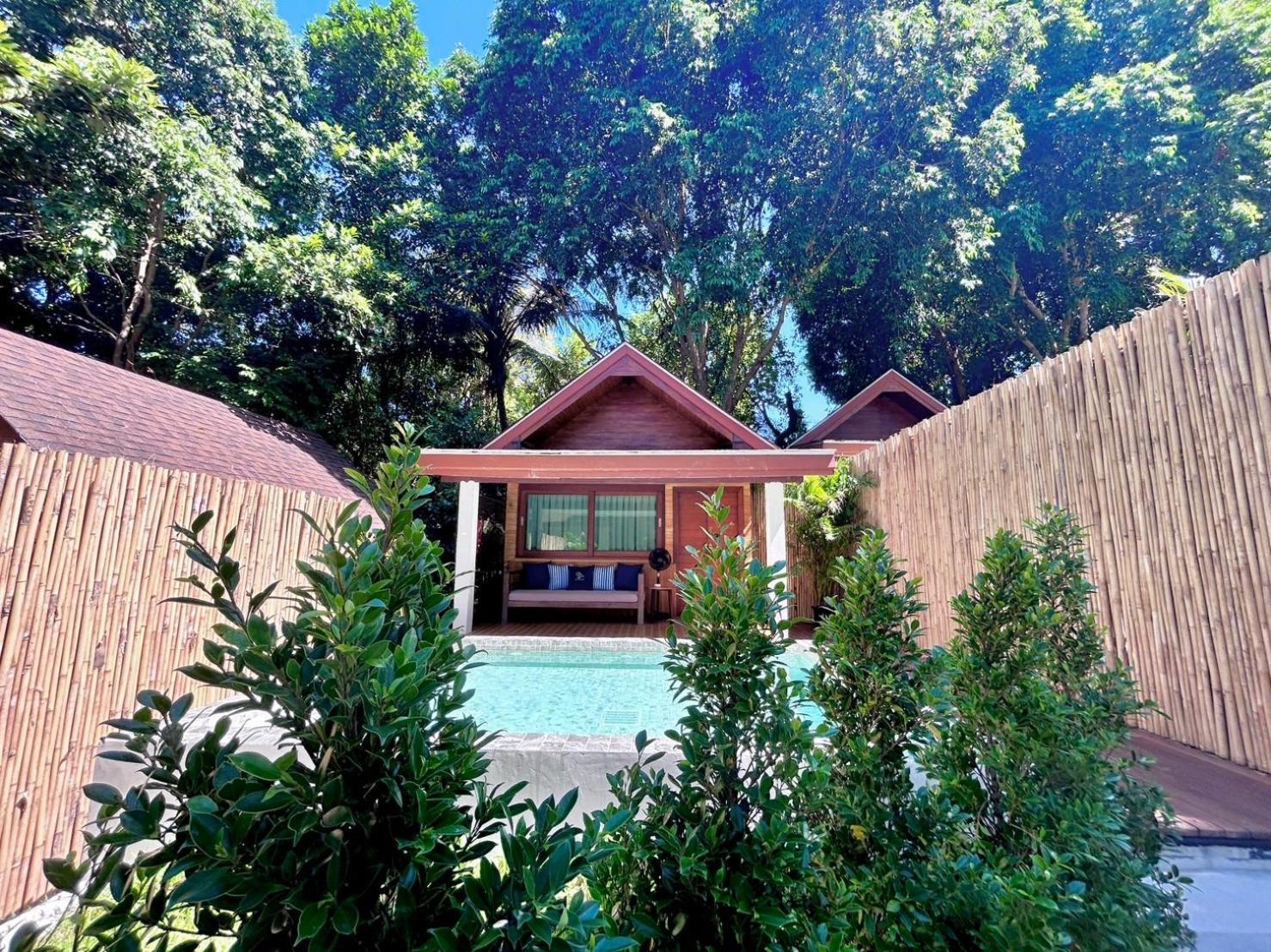 Bungalow Garden view
