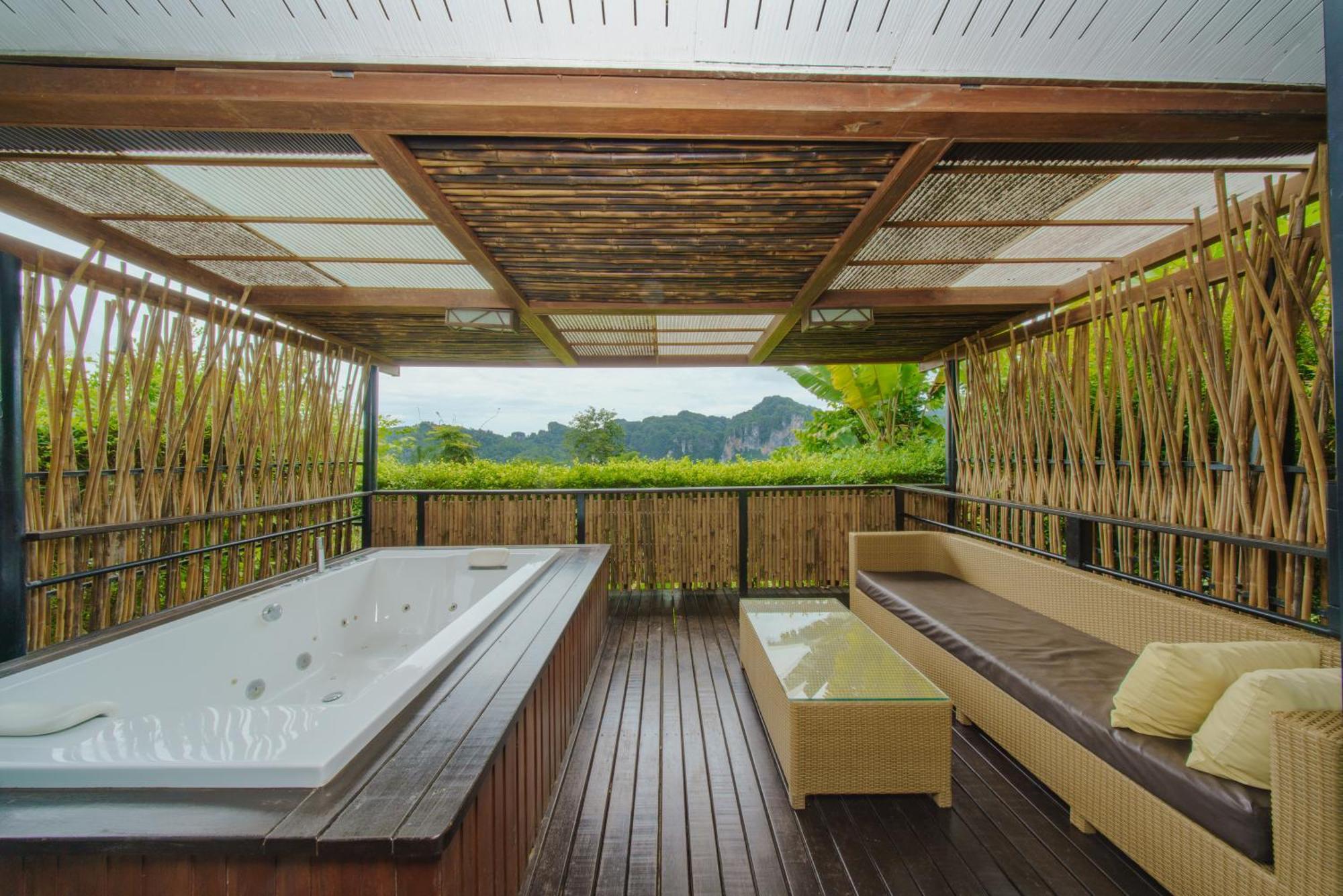 King Suite Spa Bath,1742984824:JPEG