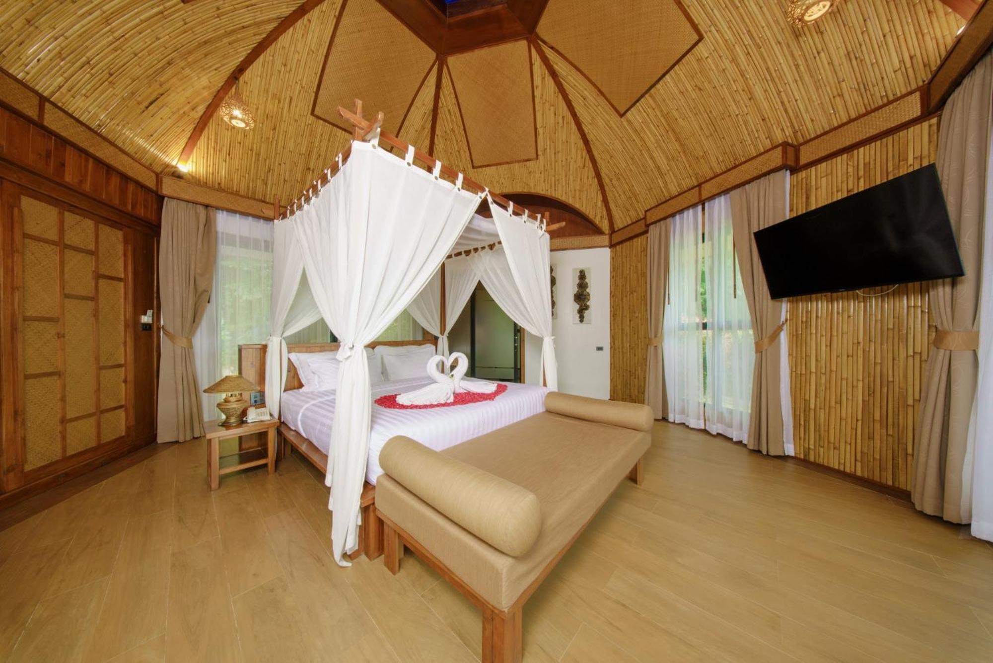 King Suite Spa Bath