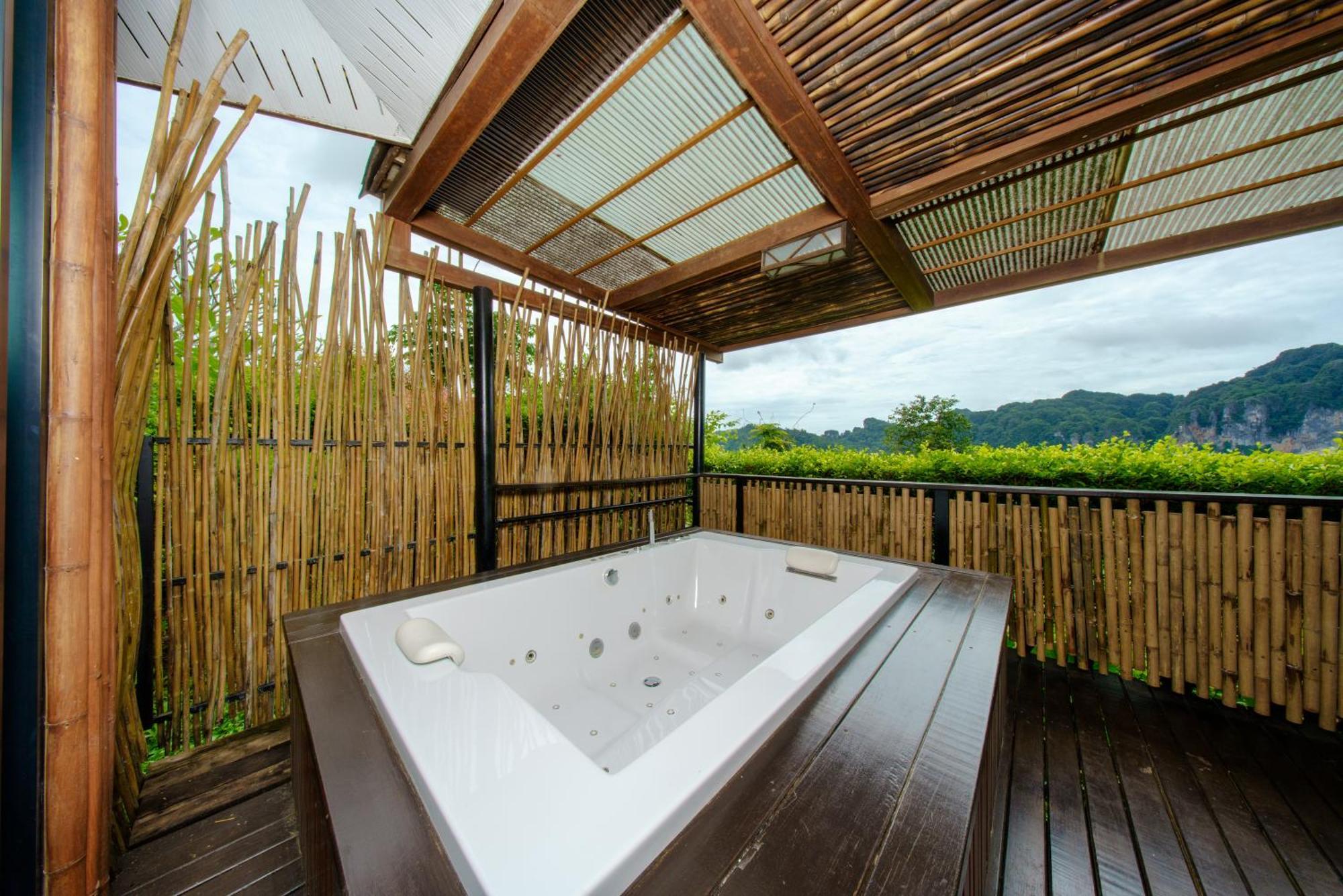 King Suite Spa Bath