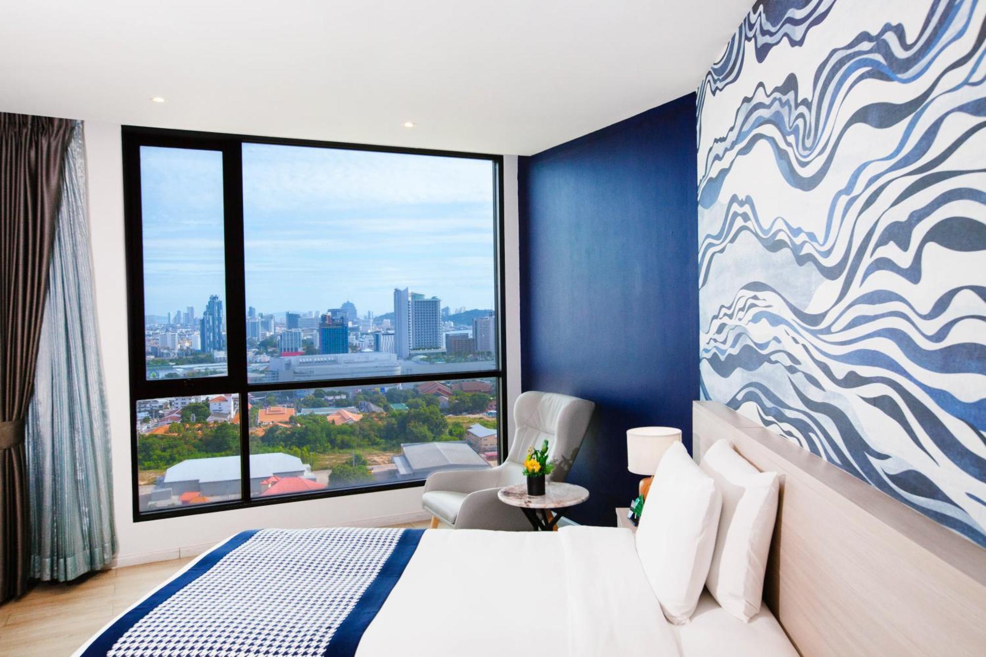 Deluxe Double or Twin Room City View