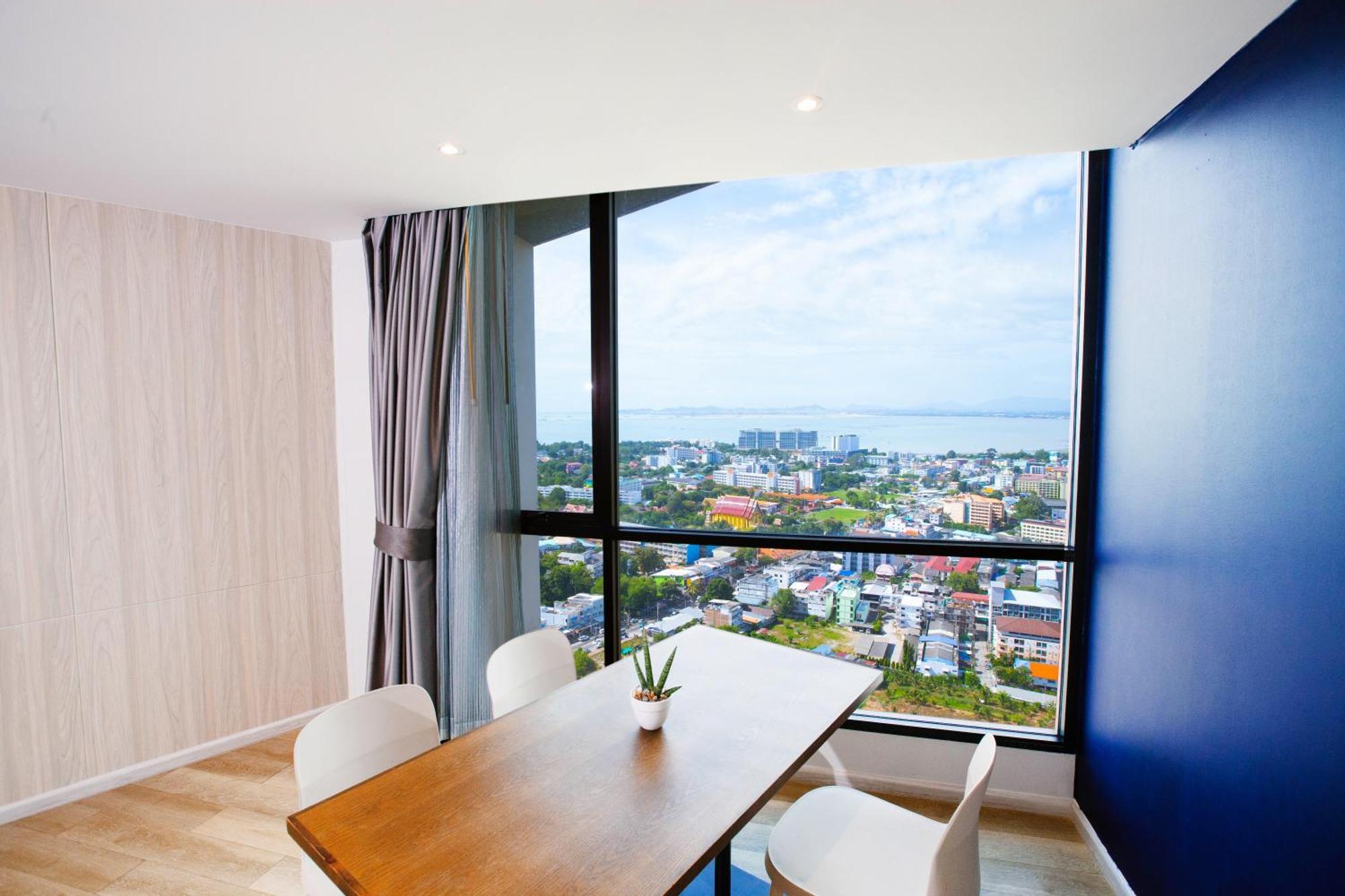 One-Bedroom Suite Sea View