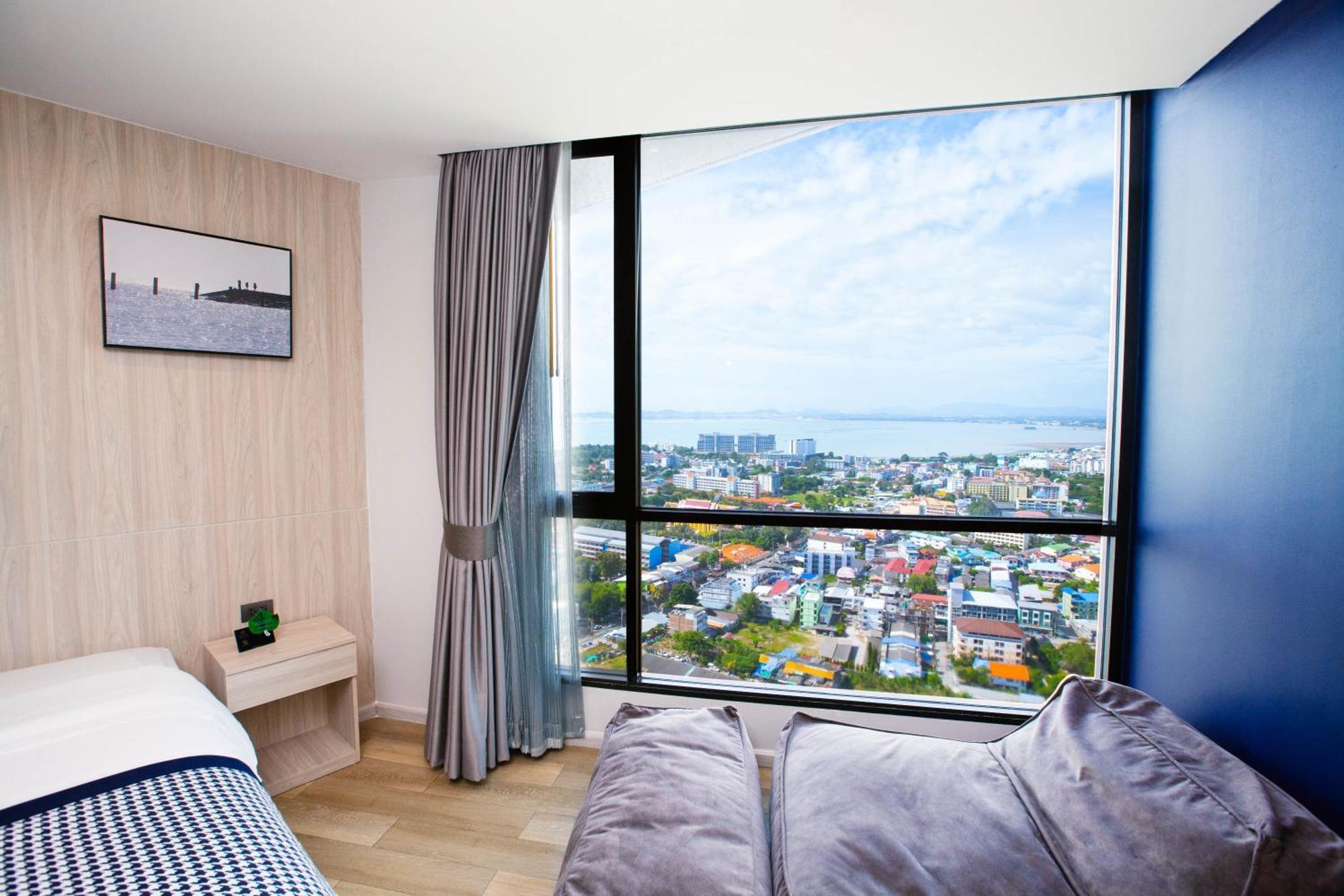 One-Bedroom Suite Sea View