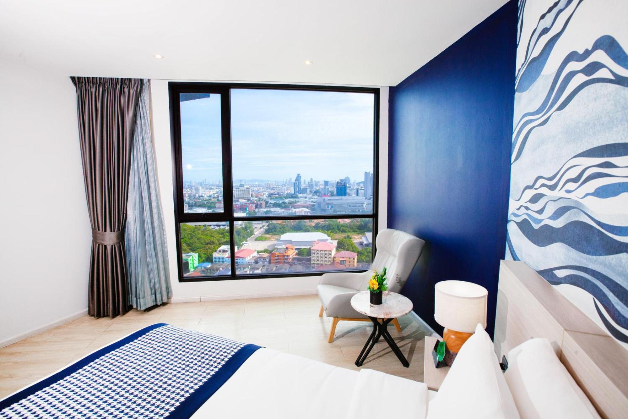 Deluxe Double or Twin Room City View