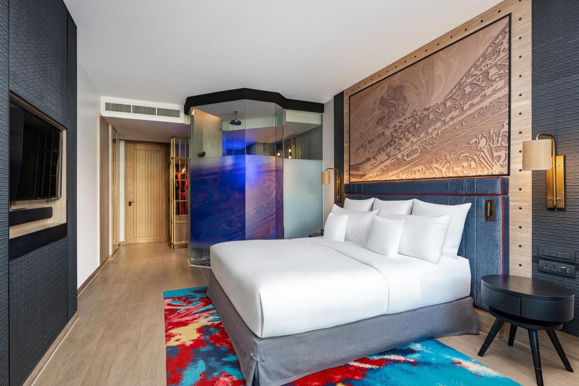 Standard King Room City View