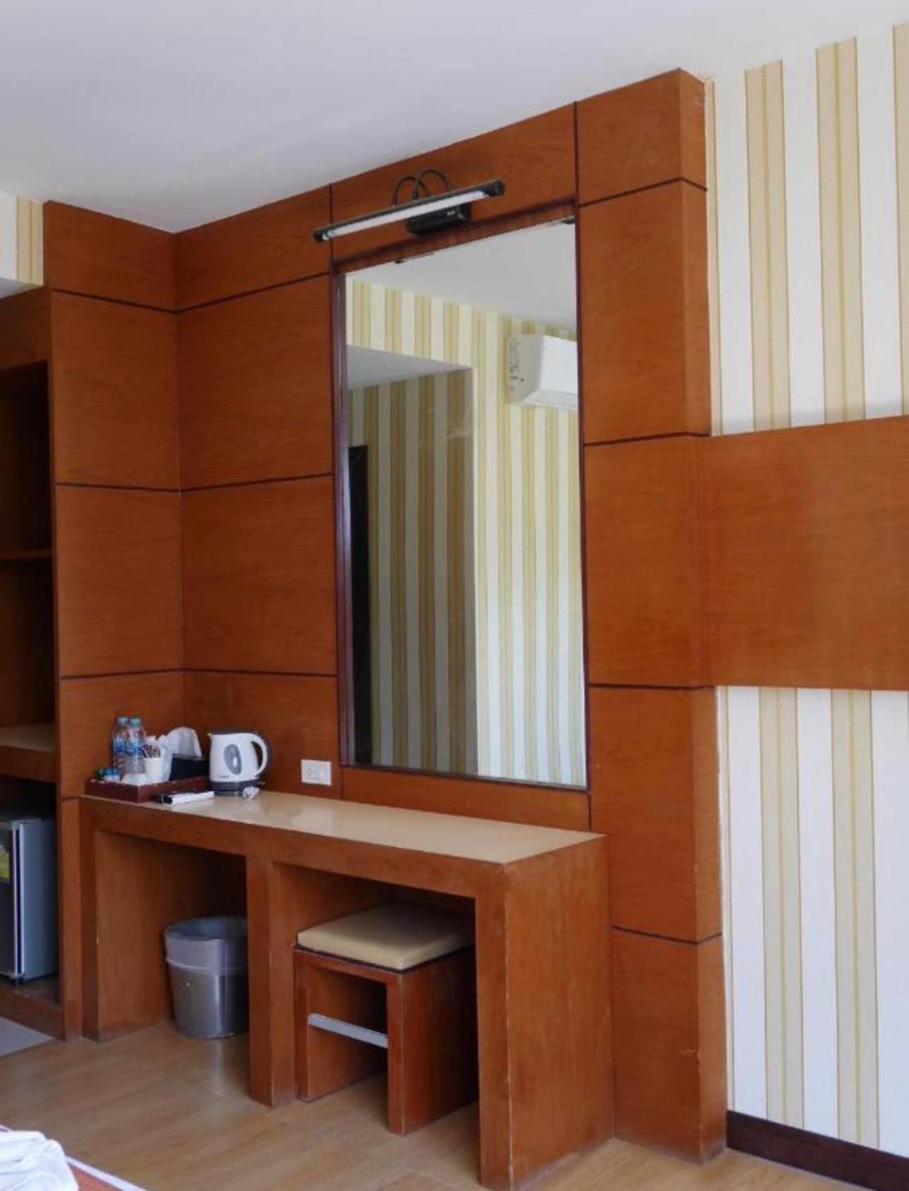 Building Standard Queen Bed No view Ground floor