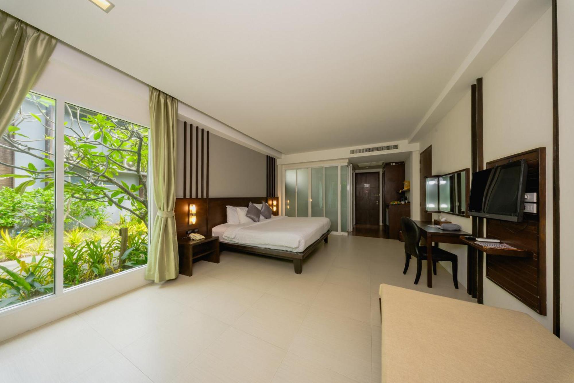 Grand Deluxe Double Room Sunset Wing