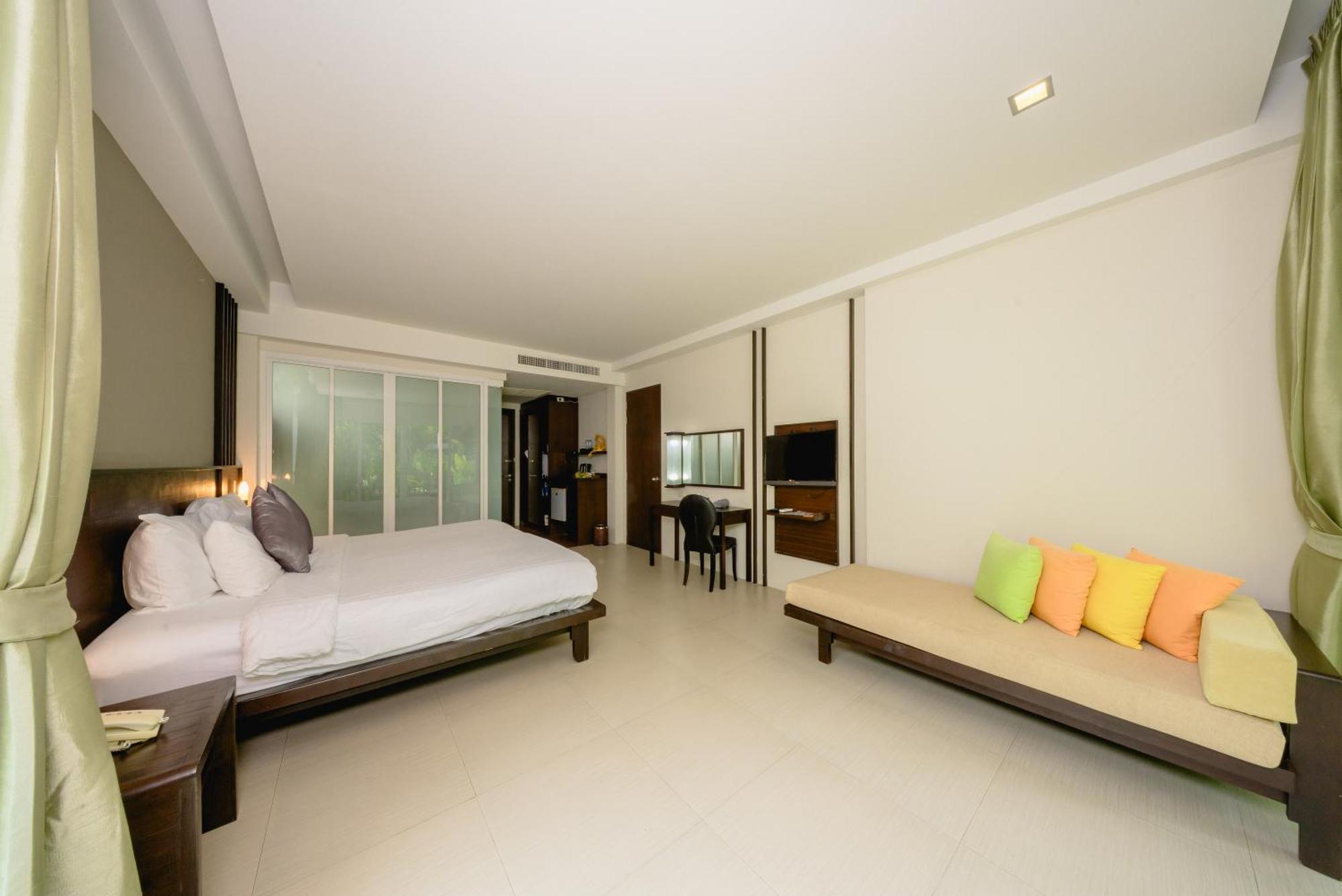 Grand Deluxe Double Room Sunset Wing