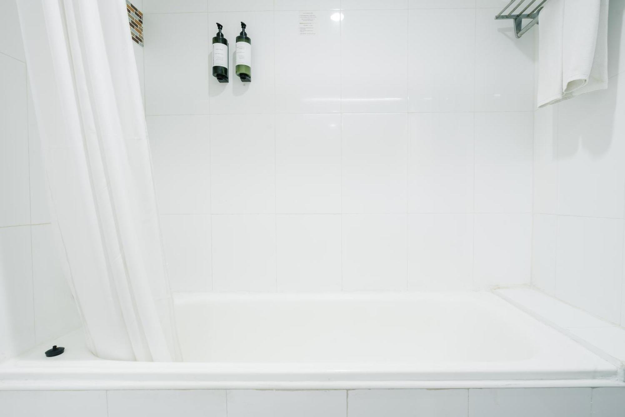 Deluxe Room,1756511522:JPEG