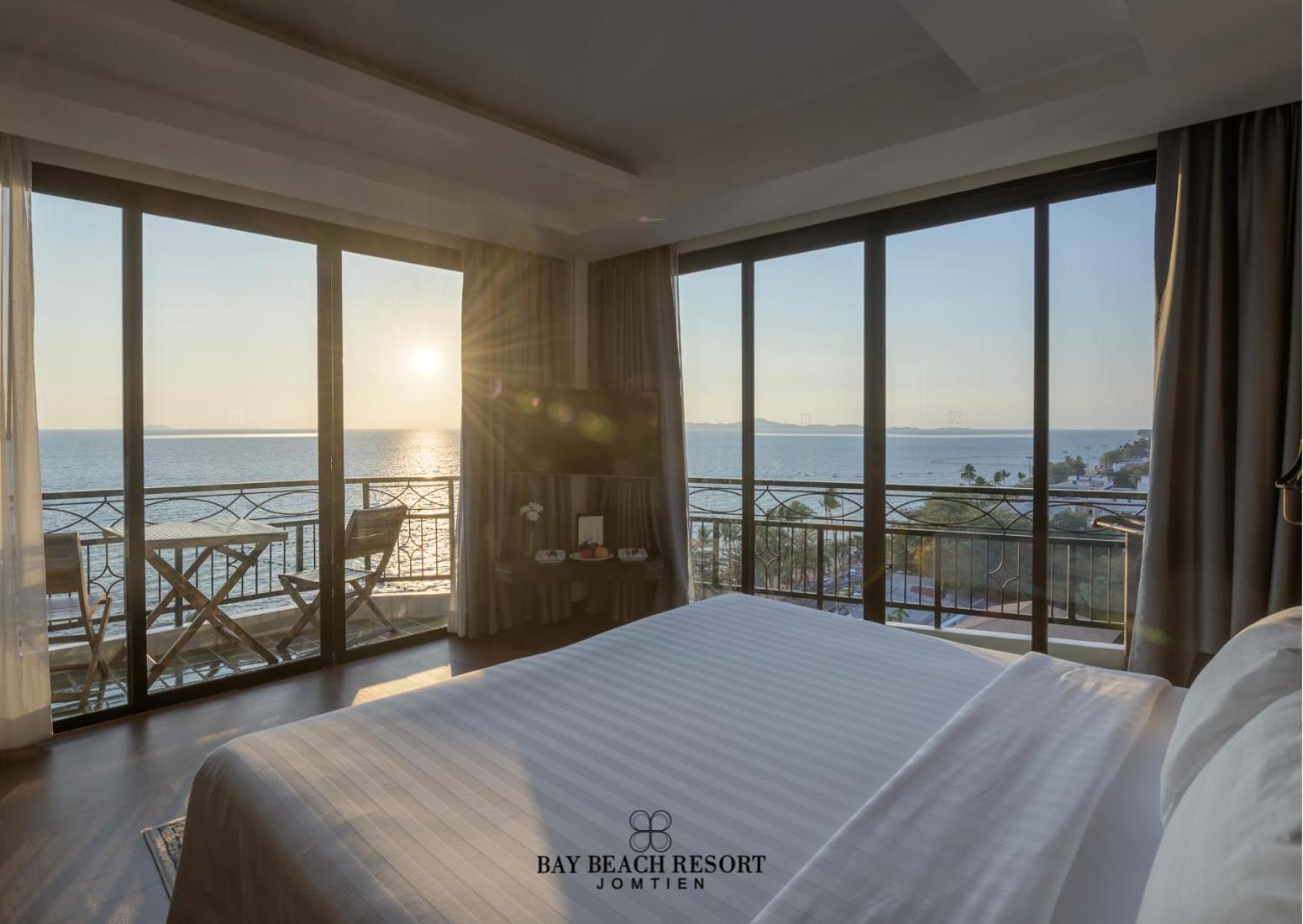 Deluxe Corner Seaview