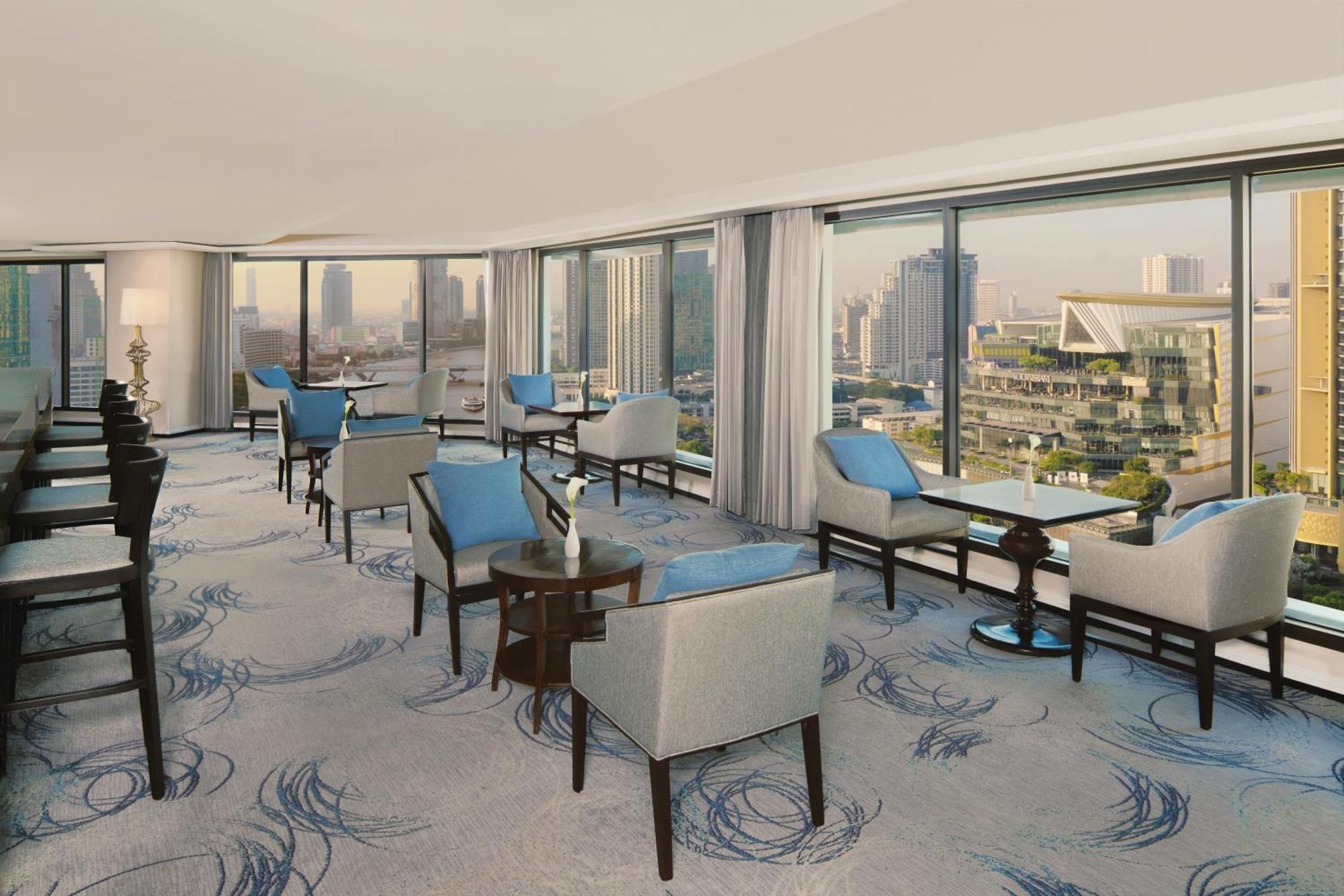 Club Deluxe Club lounge access Guest room 1 King River view