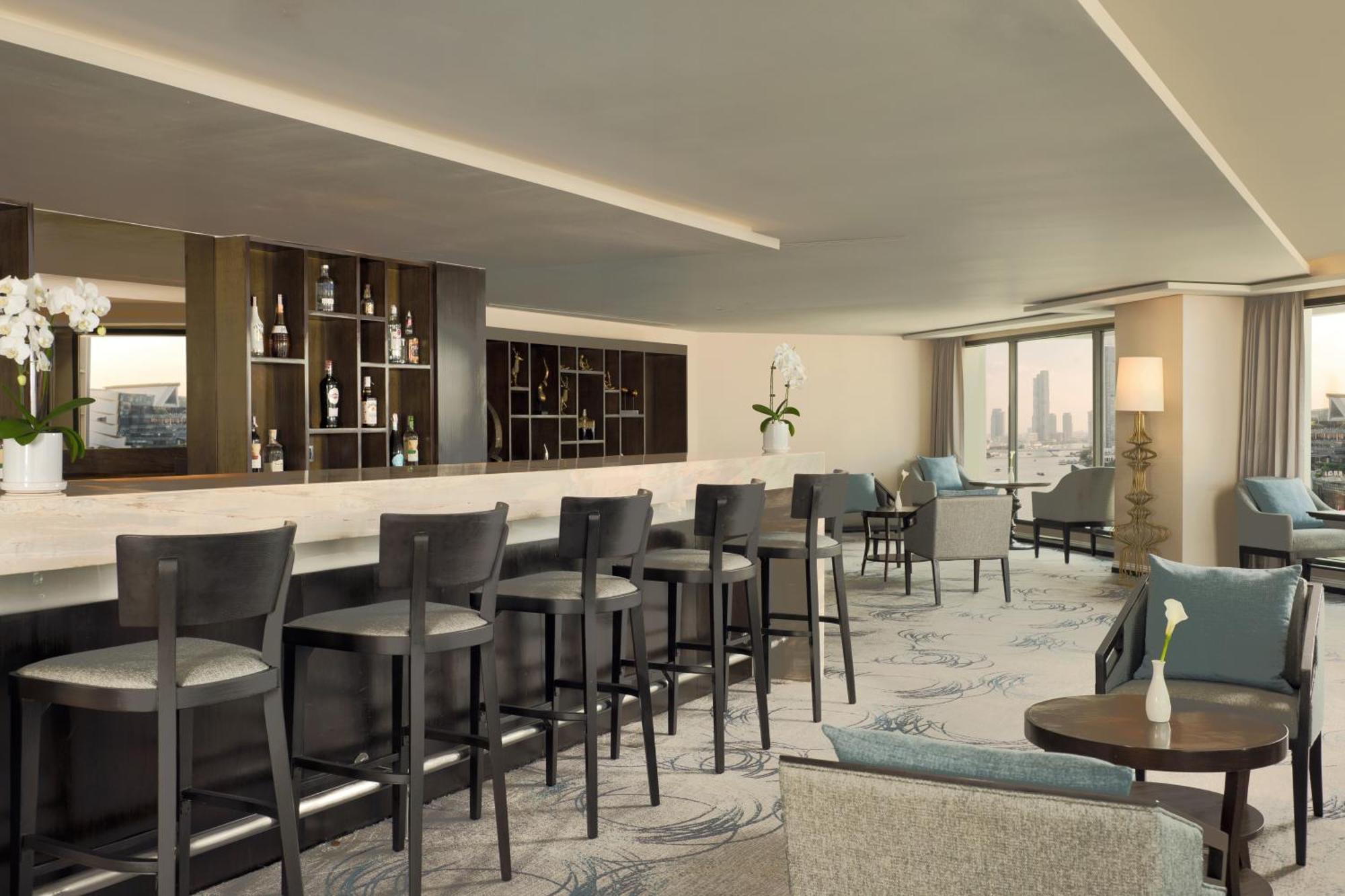 Club Deluxe Club lounge access Guest room 1 King River view