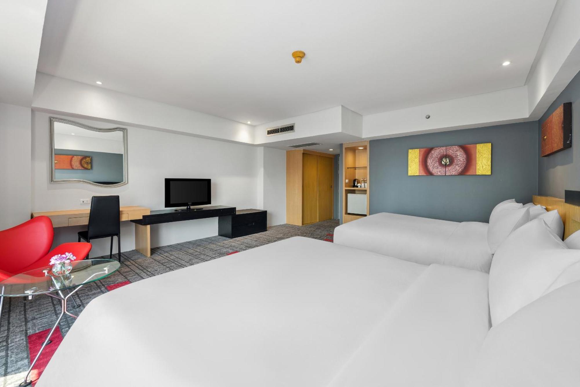 Grand Deluxe Two Queen Room