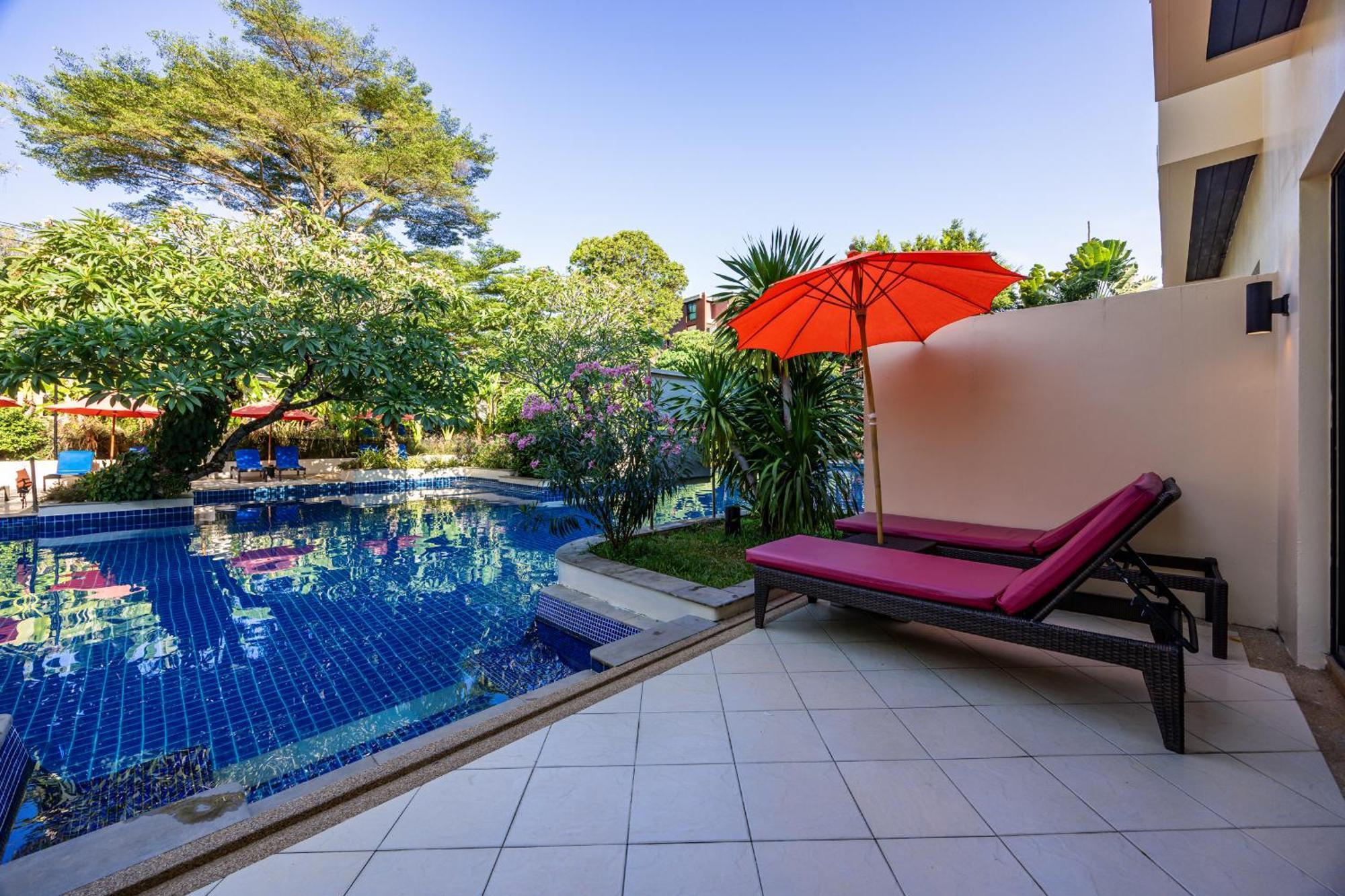 Grand Deluxe Pool access