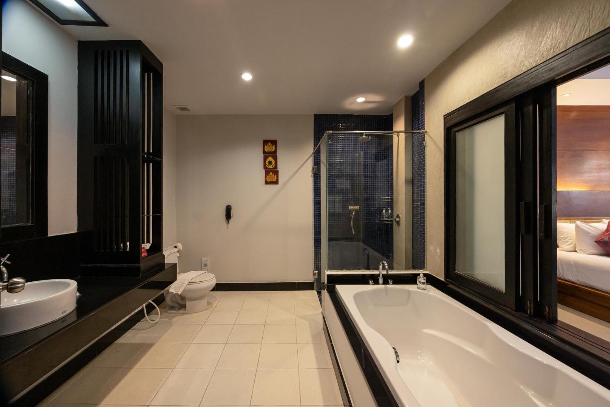 Grand Deluxe Pool access