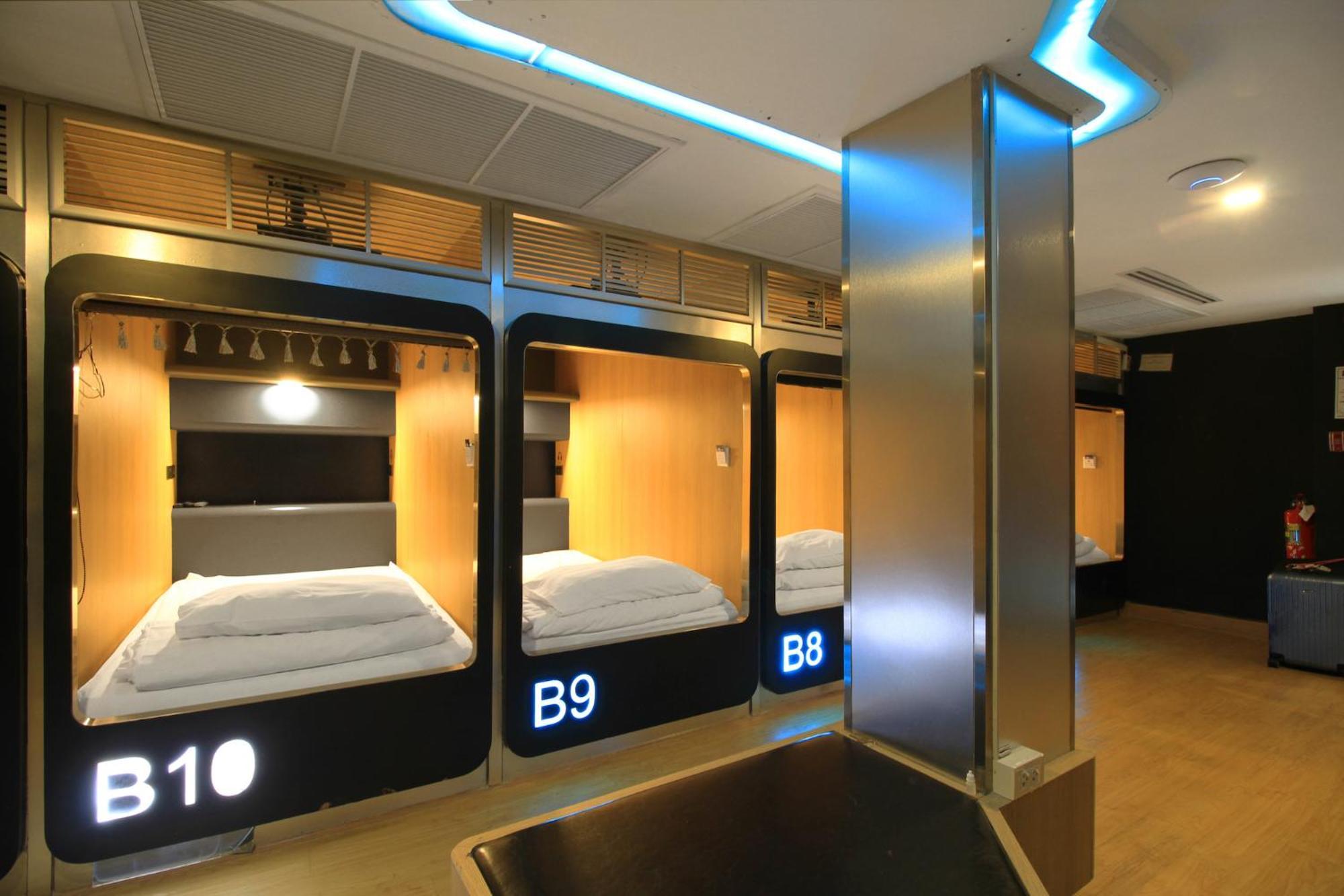 Private Capsule Female with Television and free Wi-Fi
