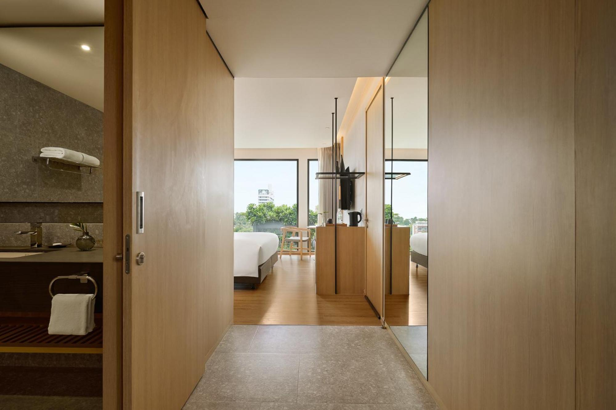 Deluxe Corner Room