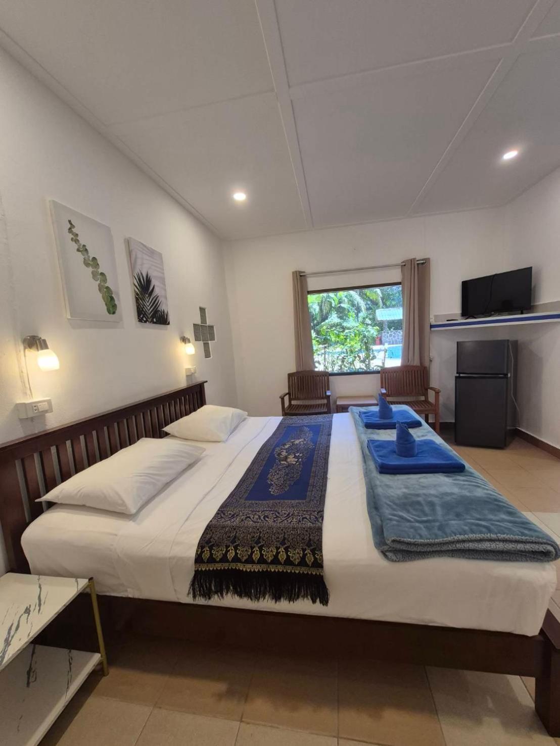 Pool Bungalow