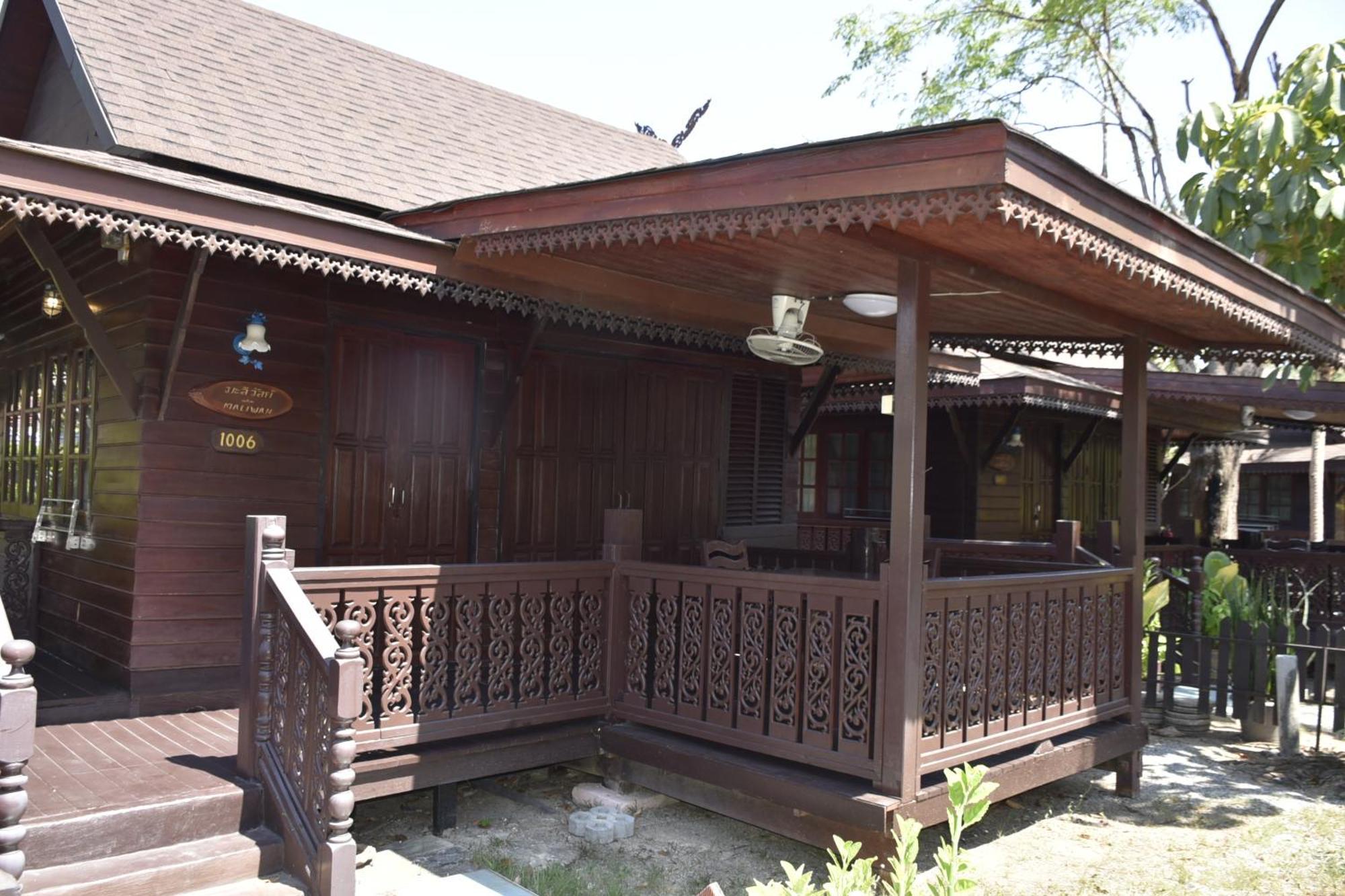 Bungalow Garden View