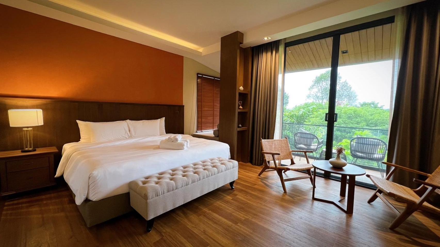 Deluxe King Room