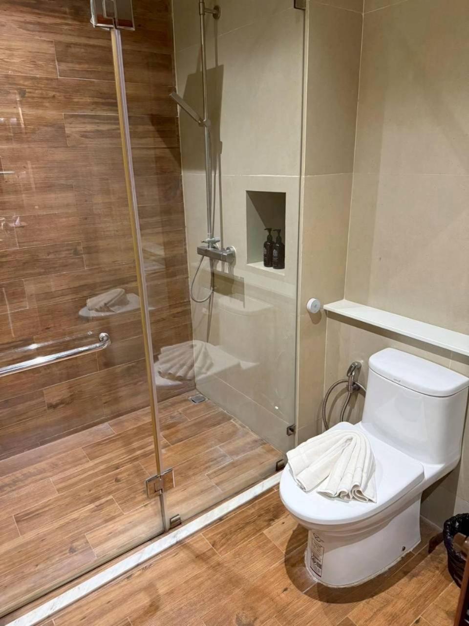 Twin Room with Pool Access
