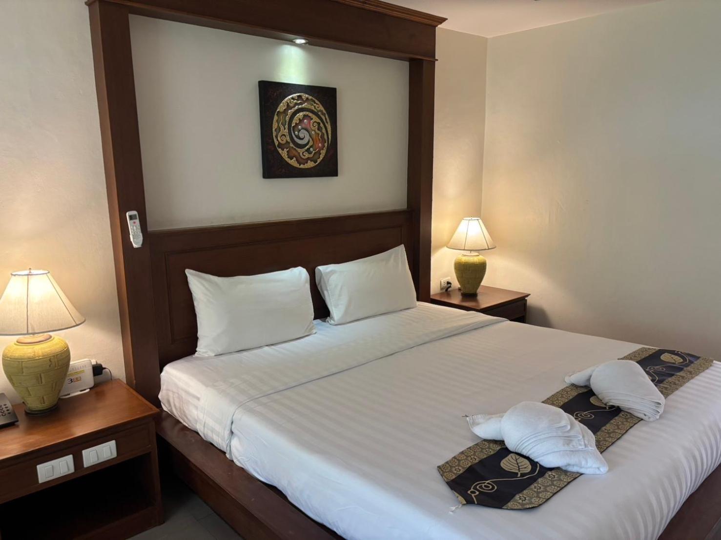 Deluxe Double or Twin Room Side Pool View