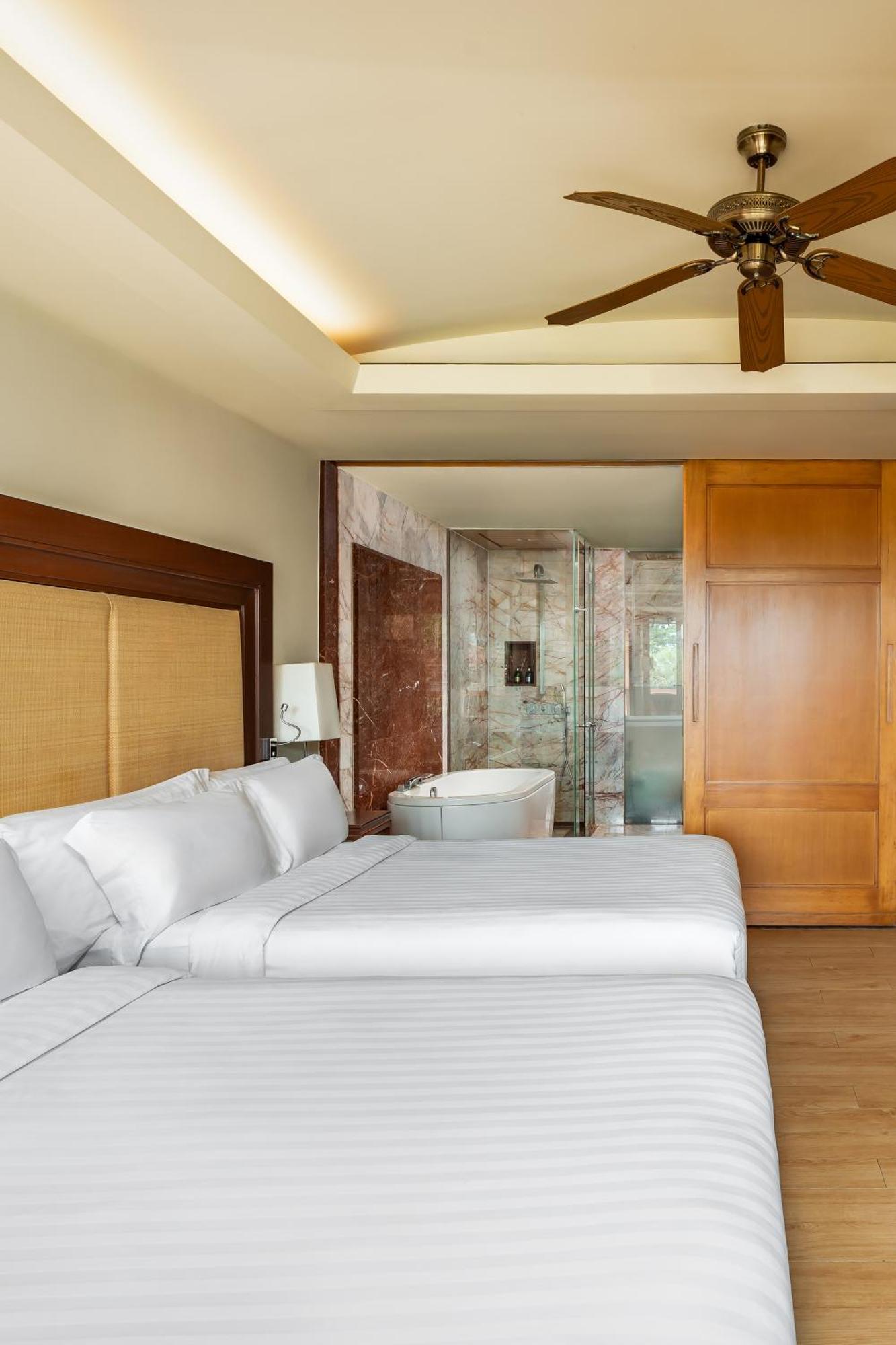 Deluxe Room Double Double