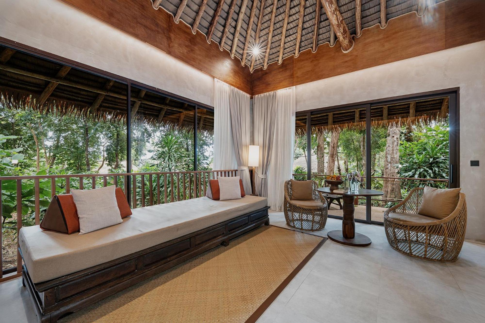One Bedroom Bathtub Villa