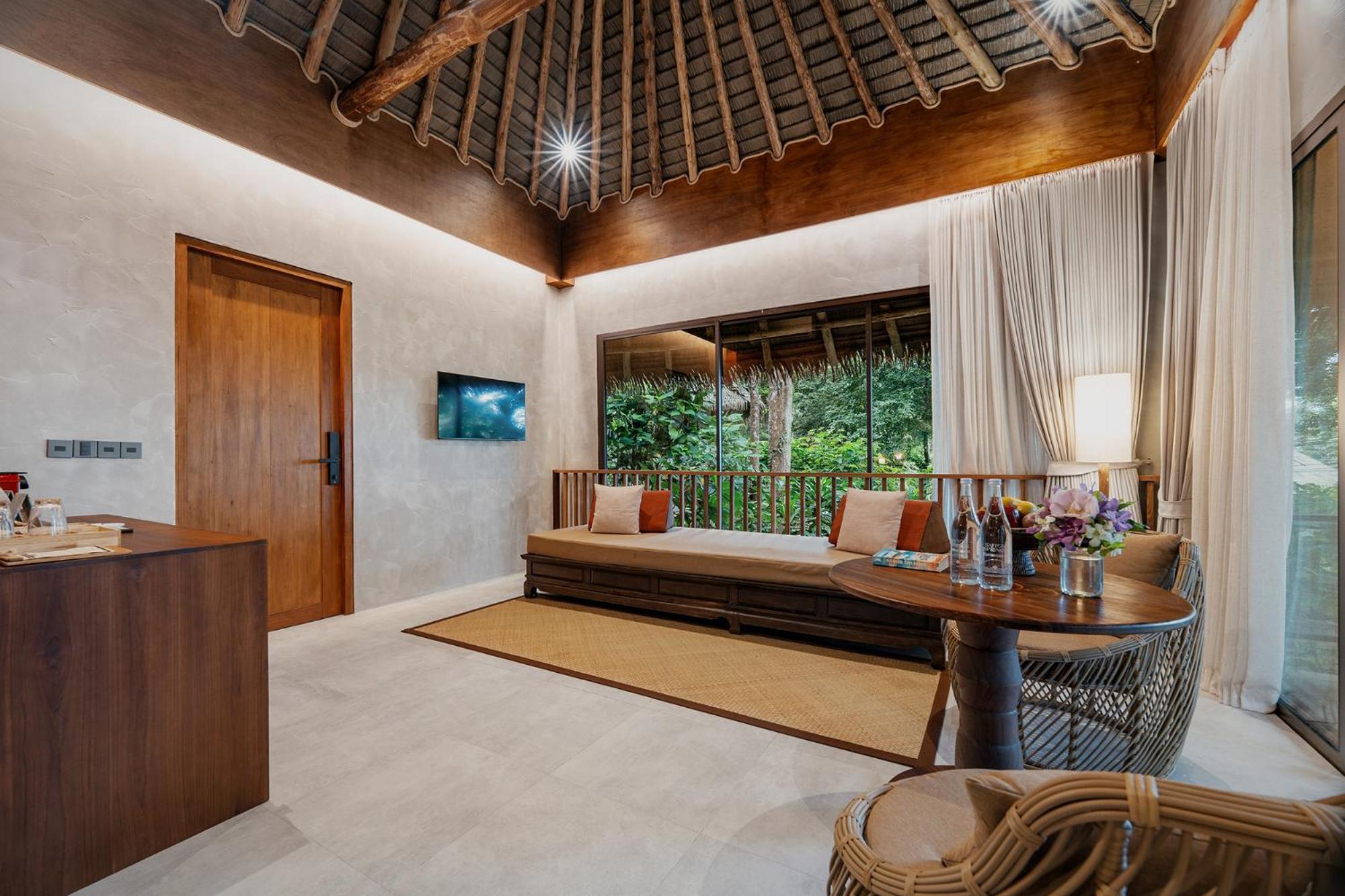 One Bedroom Bathtub Villa