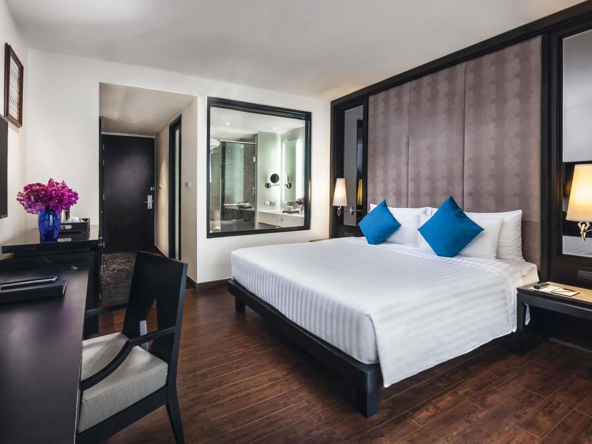 Deluxe Room 1 King Bed