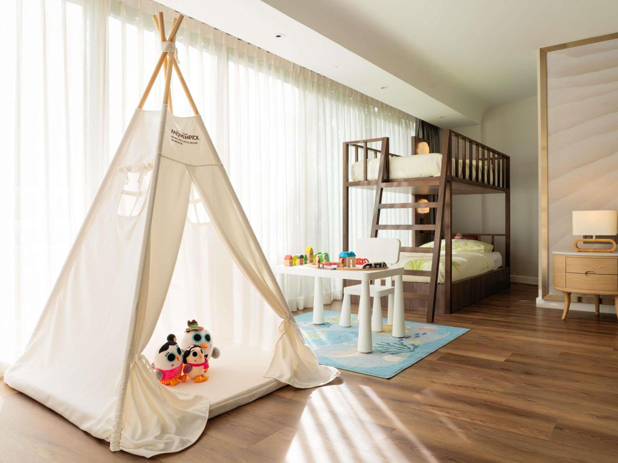 One-Bedroom Family Suite One King Bed Sofa Bed or Bunk Beds